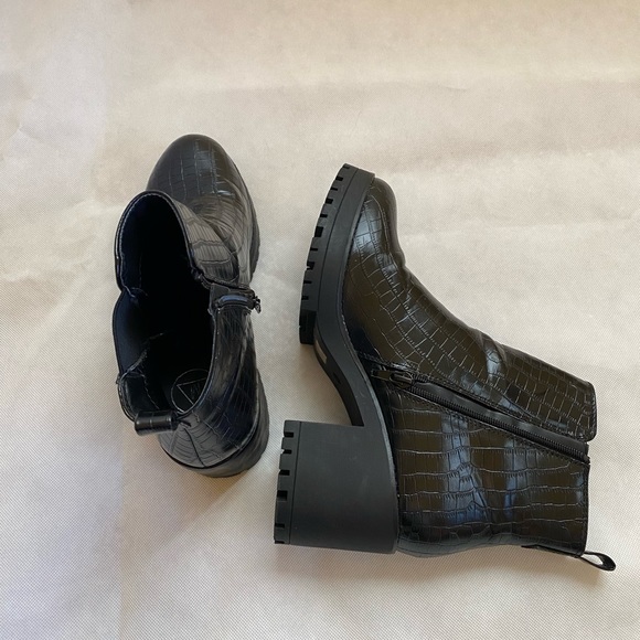 MISSGUIDED black faux leather croc boots - Picture 4 of 9